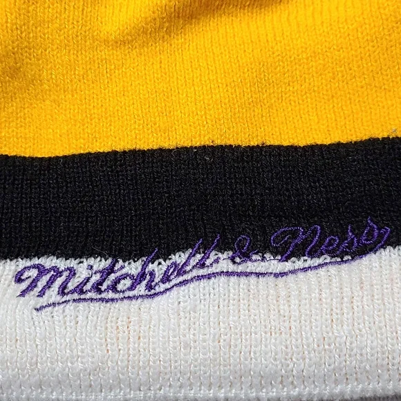 MITCHELL & NESS Hardwood Classics Los Angeles Lakes Knit Pom Pom Beanie Cap - Picture 4 of 9